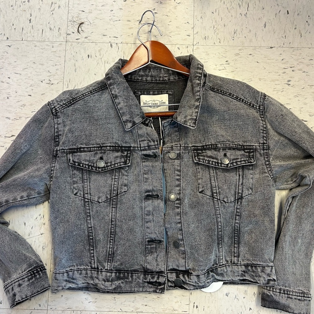 Grey jean jacket with design - Picture 2 of 8